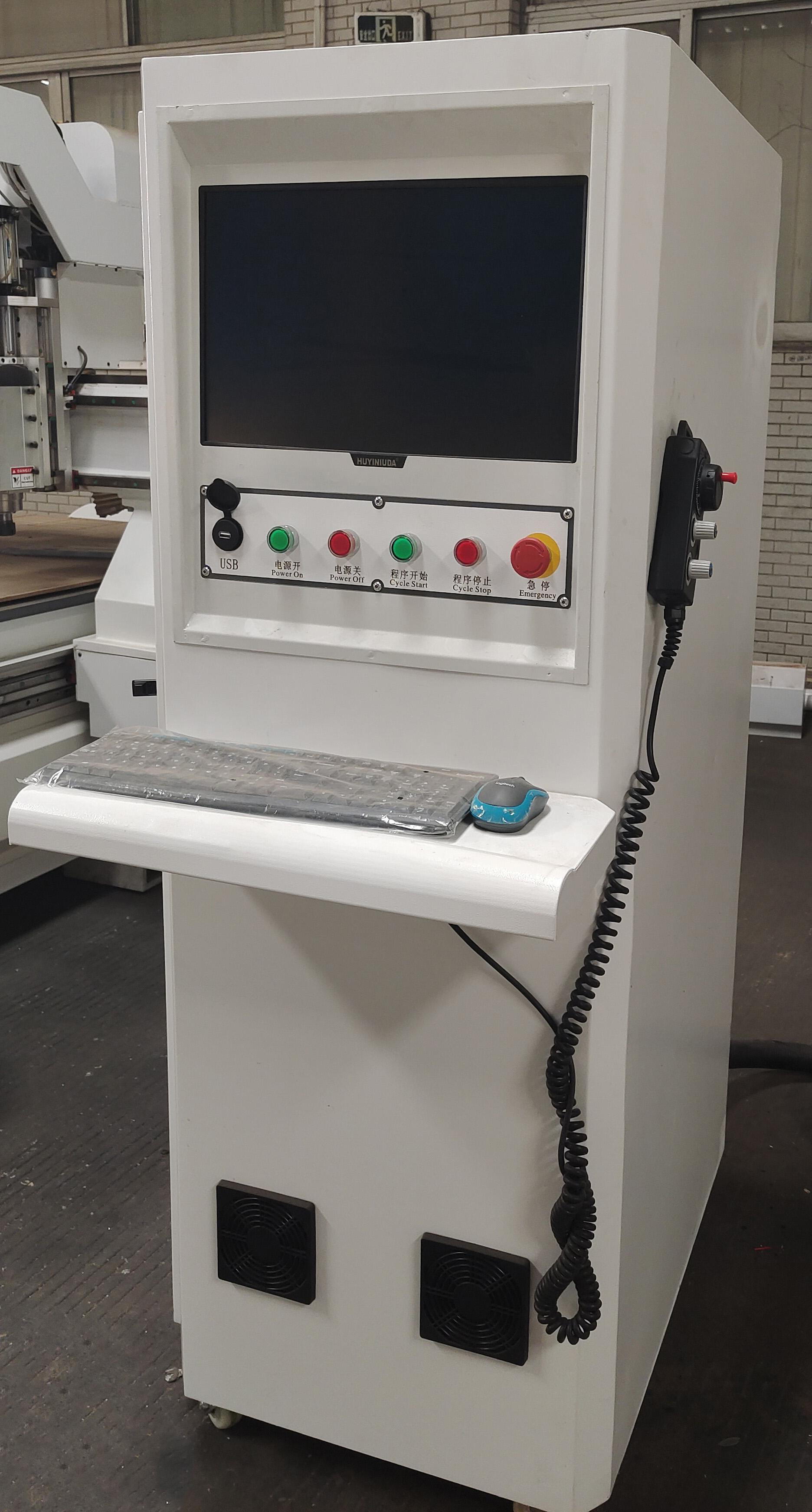 Automatic Oiling CNC Wood Carving Machine 6kw 40m/Min