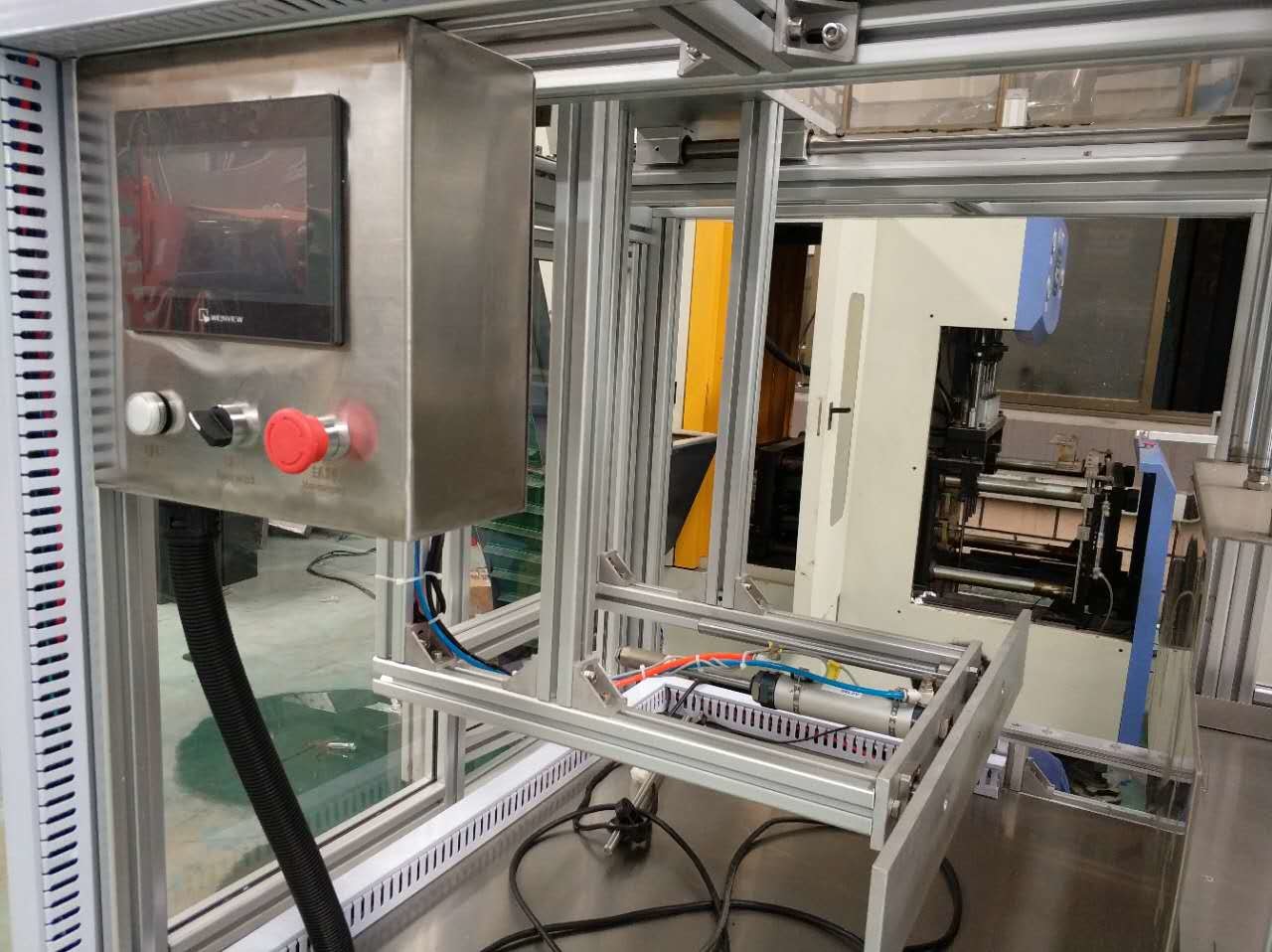 High Speed Automatic Bagging Machine Packaging 8,000 Bottles Per Hour