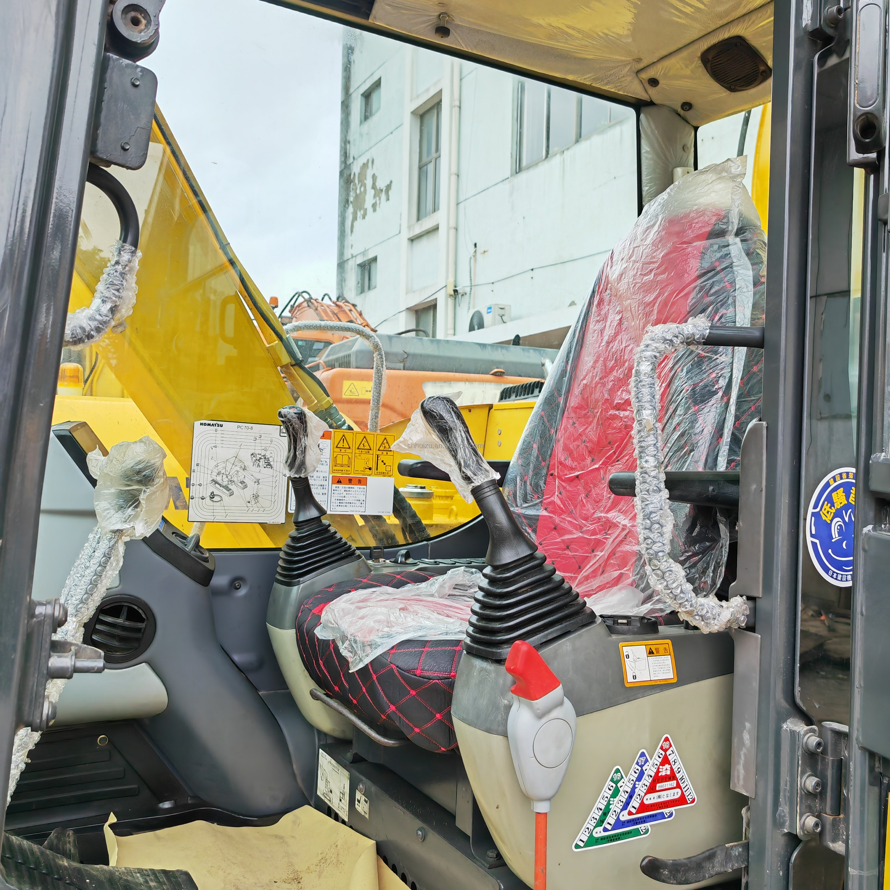crawler cheap price excavator komatsu pc70-8. low working hours used excavator komatsu pc70-8