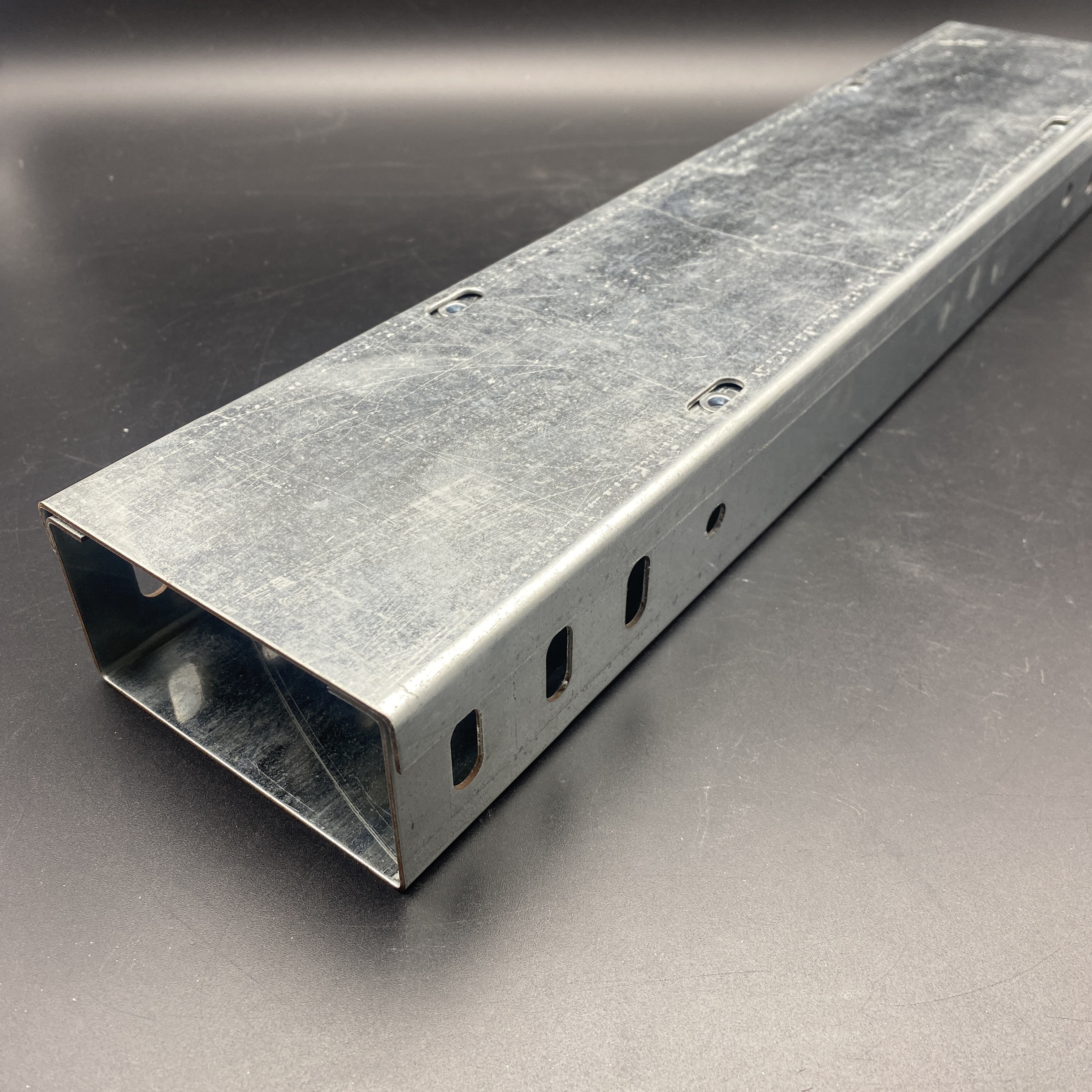 Durable Galvanized Steel Custom Size Perforated Cable Trunking