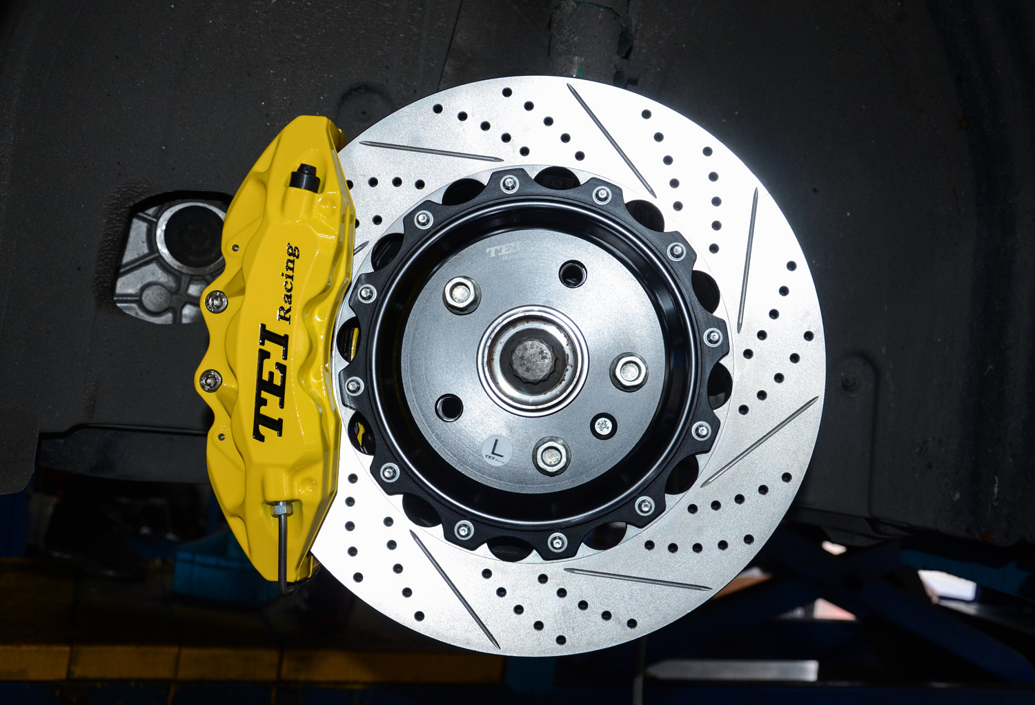 BBK For Audi A3 installed Big Brake Kits 6 Piston Calipers with 355*32mm rotor 18inch wheel P60S