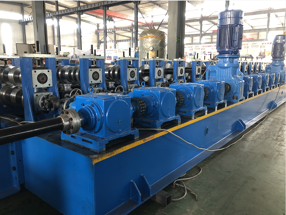 High way guardrail rolling forming machine