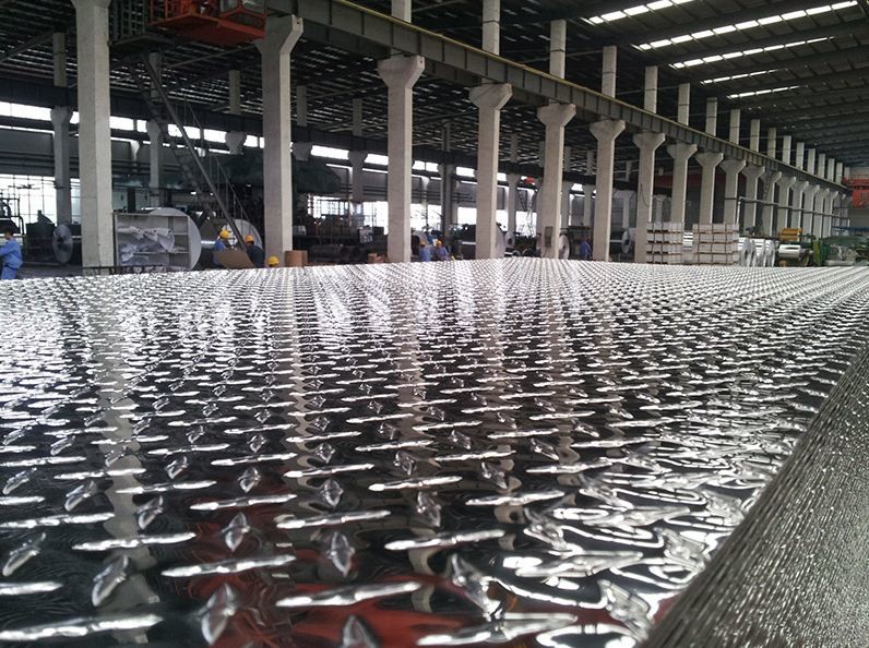 Highly Reflective 3003 H22 Aluminium Checker Plate Sheet Aluminum Tread Plate Good Slip Resistance