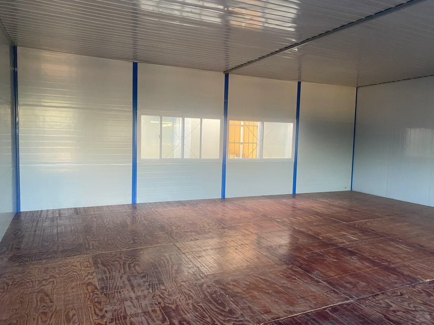 Direct Prefab Hobbit House with Steel Door and Square Design