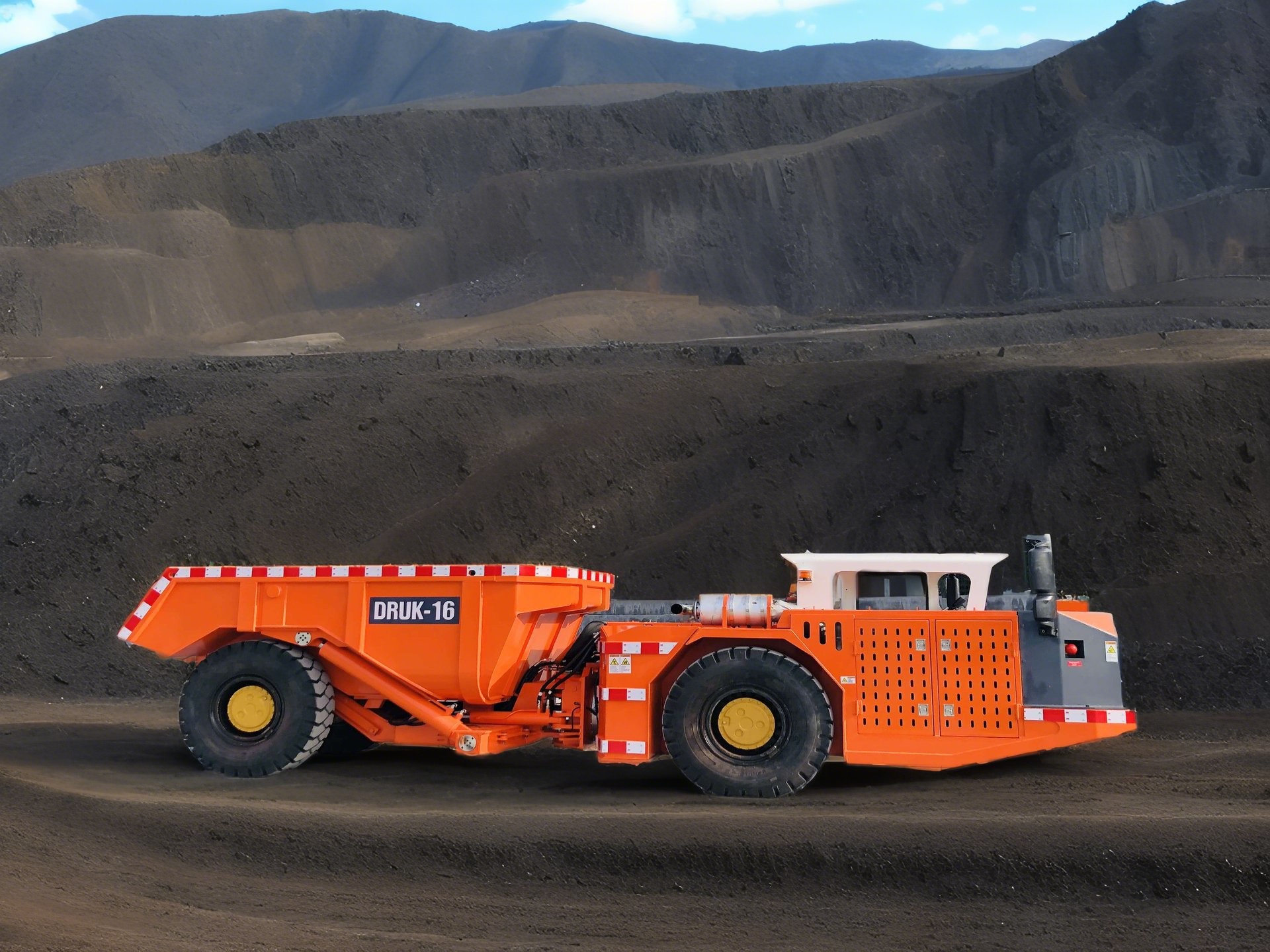 DERUI DRUK-15 A Compact Underground Mining Loader LHD For Narrow-Vein Conditions