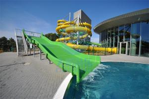 China 2.5 meters Wide Family Slide Fiberglass Pool Slide For Kids And Adults wholesale