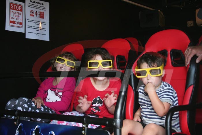 4 / 6 / 9 / 12 Seats 7d Cinema Rider For Shopping Mall High Resolution