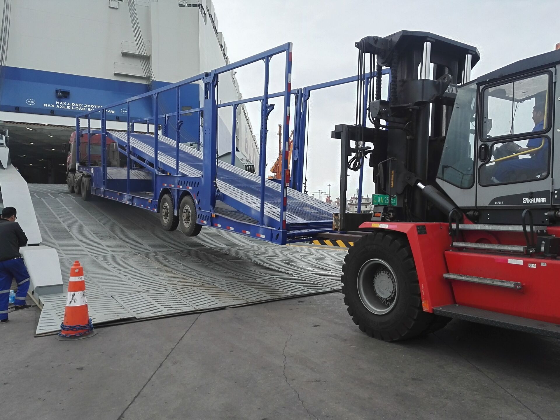 3 Axles Car Carrier Semi Trailer with Steel Material and 40000KG Payload