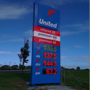 China LED Modern Pylon Signs Aluminum / Stainless Steel For Gas Station Buildings wholesale