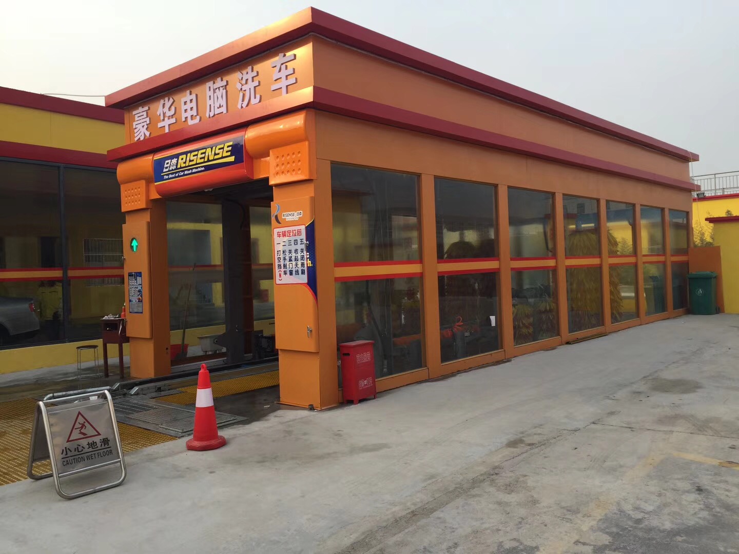 Fully Automatic ExpressTunnel Car Wash Machine with 9 Brushes Conveyor Belt for North/South America Market