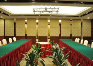 China Seafood Restaurant Room Partition Hanging Office Aluminum Sliding Doors wholesale