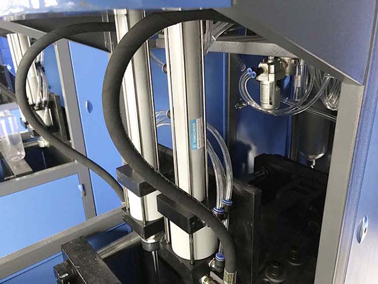 SMC Semi Automatic 2 Cavity Small Plastic PET Bottle Blow Molding Machine with DELTA PLC