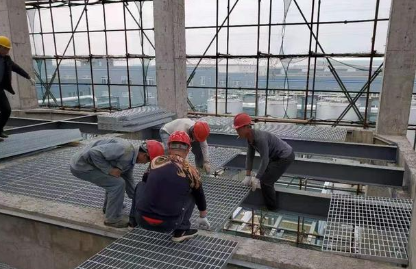 Steel grating installation