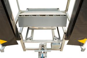 China 25000 - 40000LBS Hydraulic Industrial Dock Levelers With Two Free Bumpers wholesale