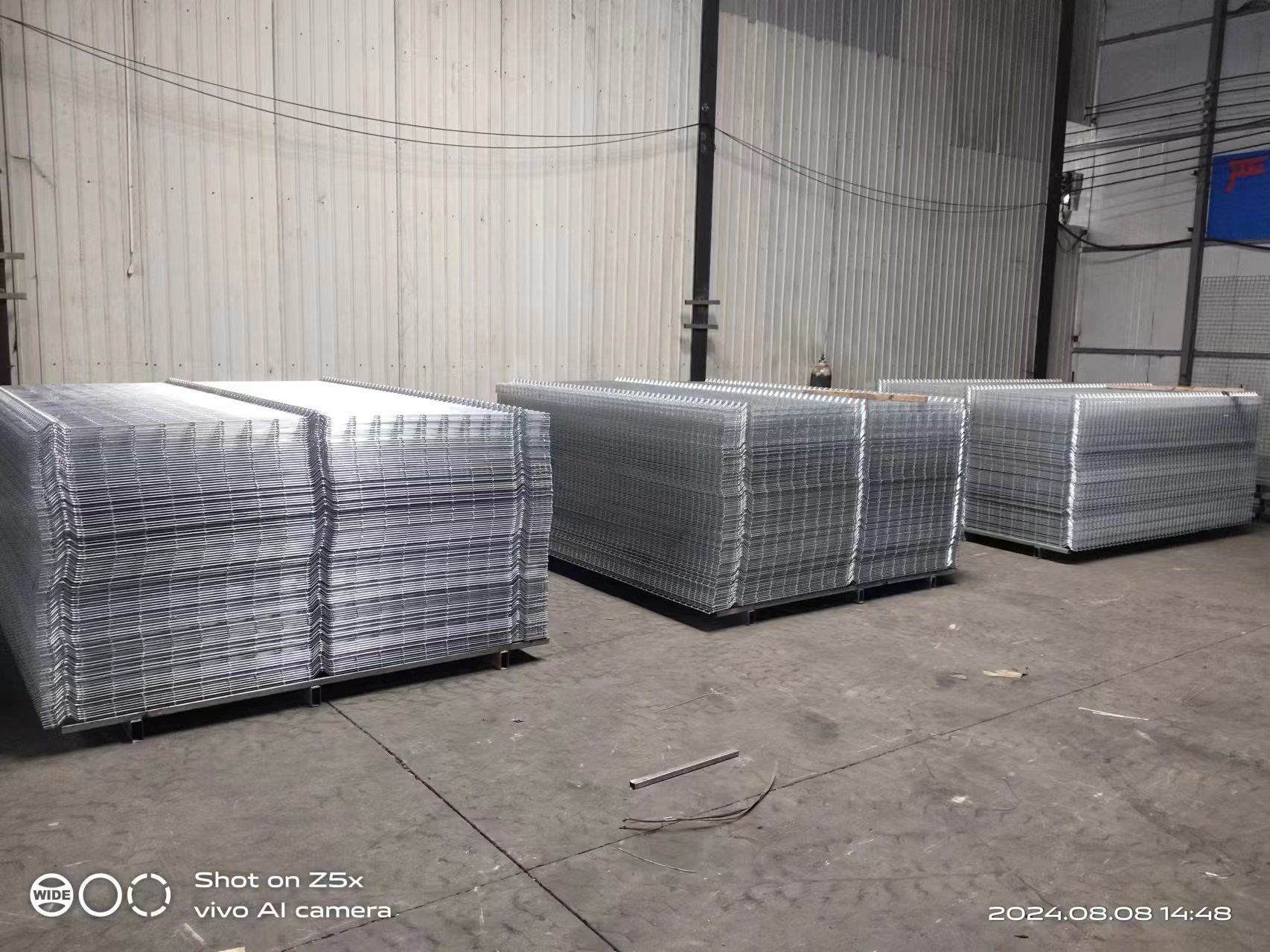 peach post curved mesh fence