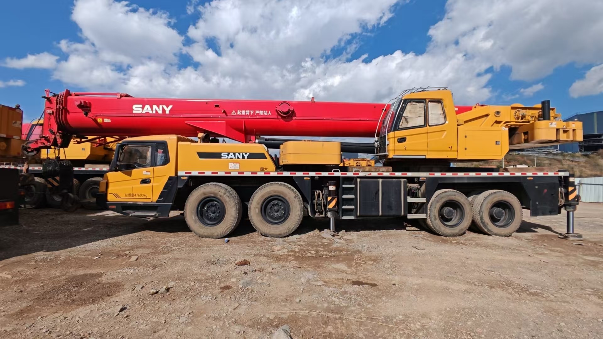 2022 Sany 80 Ton Mobile Truck Crane with Five-Arm Jib and Max Working Height of 50 Meters in Excellent Condition