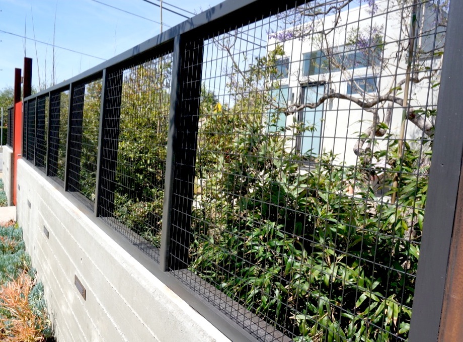 Square Polyurethane Galvanized Welded Wire Mesh Fence Screen with Perforated Technique