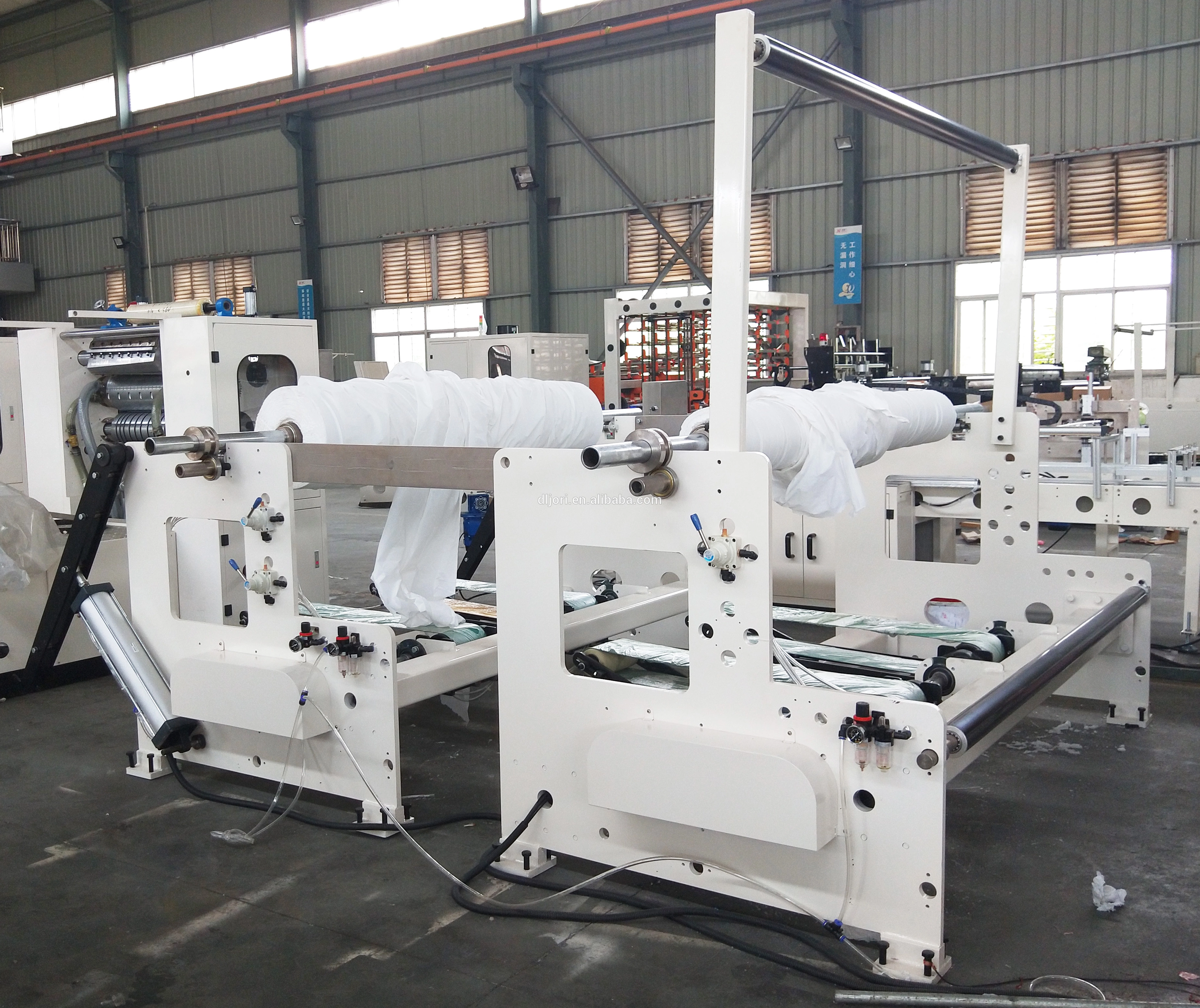 200 m / Min 380V Automatic Roll Slitter Rewinder / Tissue Manufacturing Machine