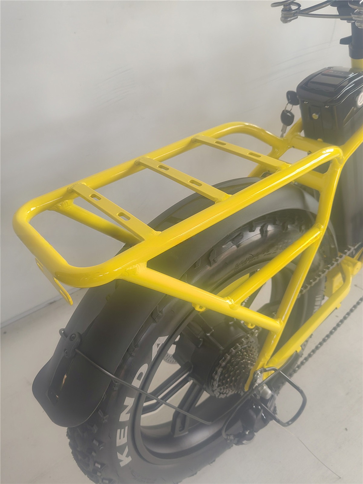 750W 48V E Bicycle 20 Inch Yellow Fat Tire Electric Bike for 31-60 km Range per Power