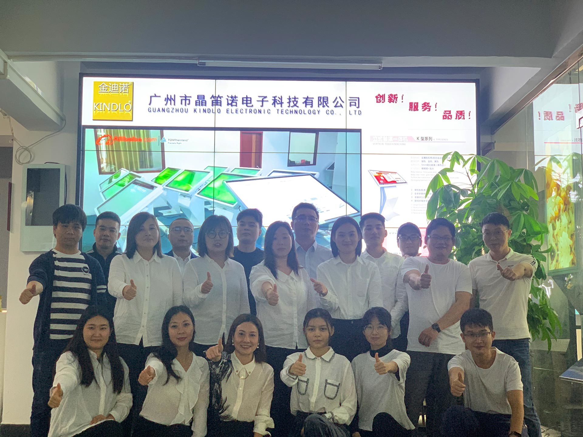 43 Inch HD Led Lcd Floor Standing Digital Signage MST6MM18