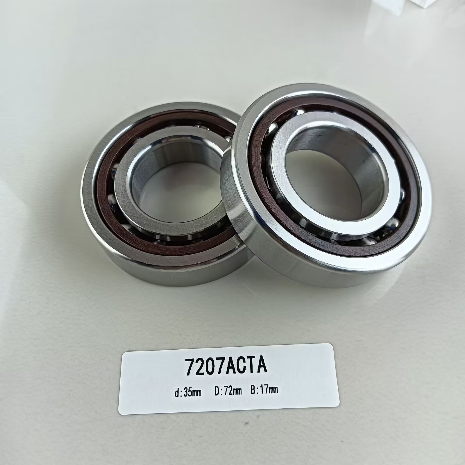 Single Row 35*72*17mm Angular Contact Ball Bearing 7207AC with 25° Contact Angle