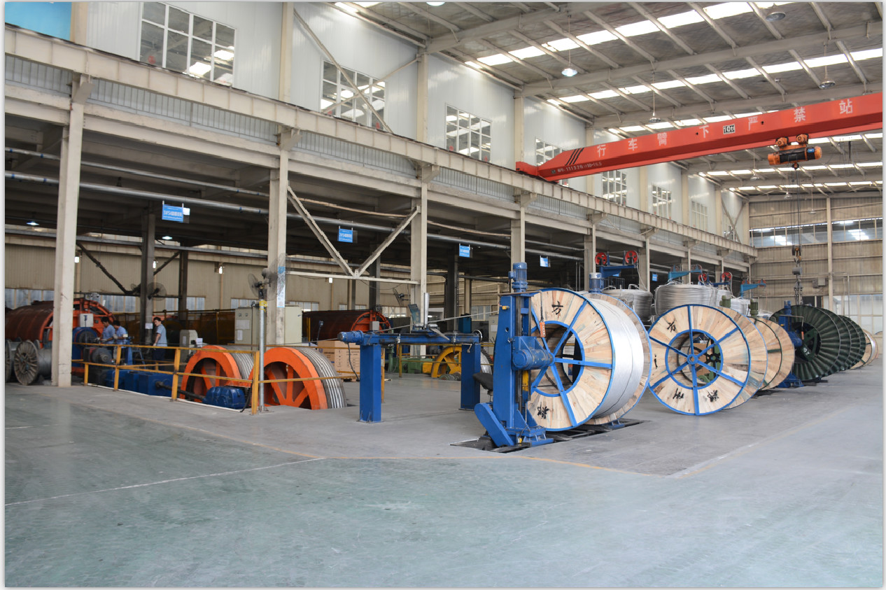 15 - 35kV Medium Voltage Power Cables Aluminum Conductor XLPE Insulation PE Sheath Underground Distribution