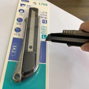 China Retractable Blade Snap-Off Knife Includes 1 Utility Knife wholesale