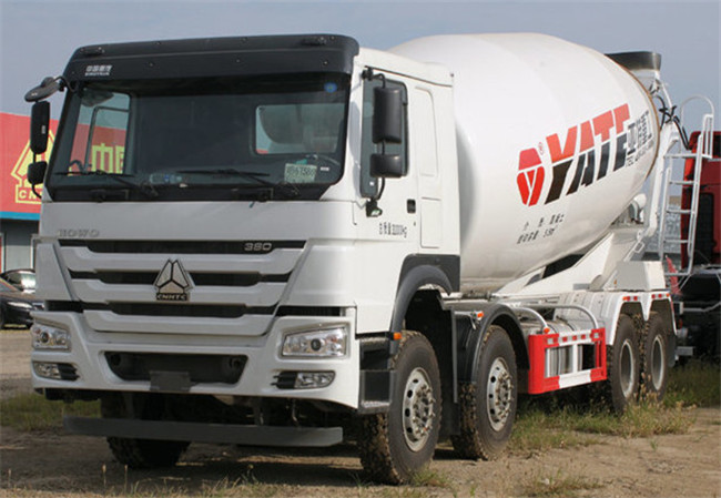 Yellow Concrete Construction Equipment 6x4 8m3 Concrete Mixer Truck With Pump Self - Loading