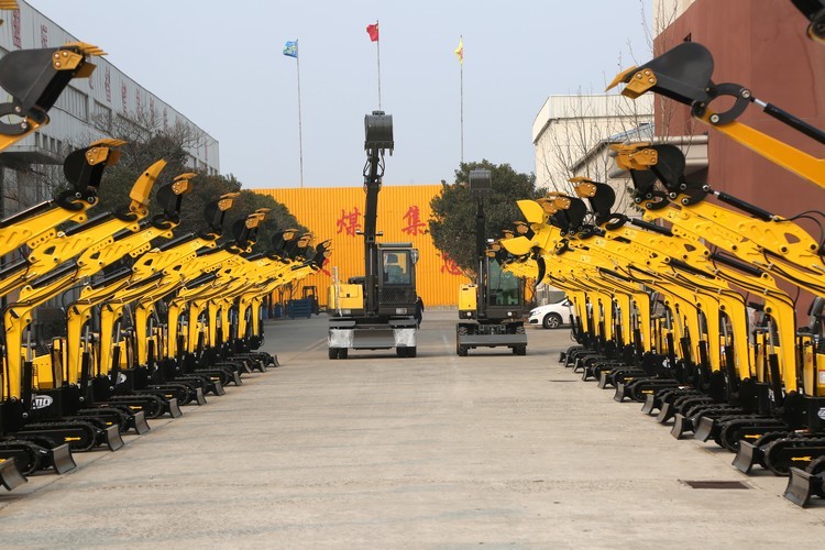 Maximum Excavation Depth 1700mm Mini Crawler Excavator With Diesel Engine