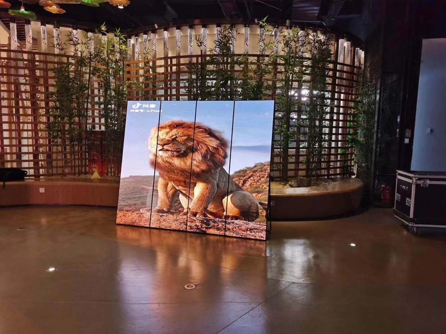 HD LED Indoor Full Color Poster LED Display P1.86 P2 P2.5 P3 Floor Standing Digital Screen Poster Screen