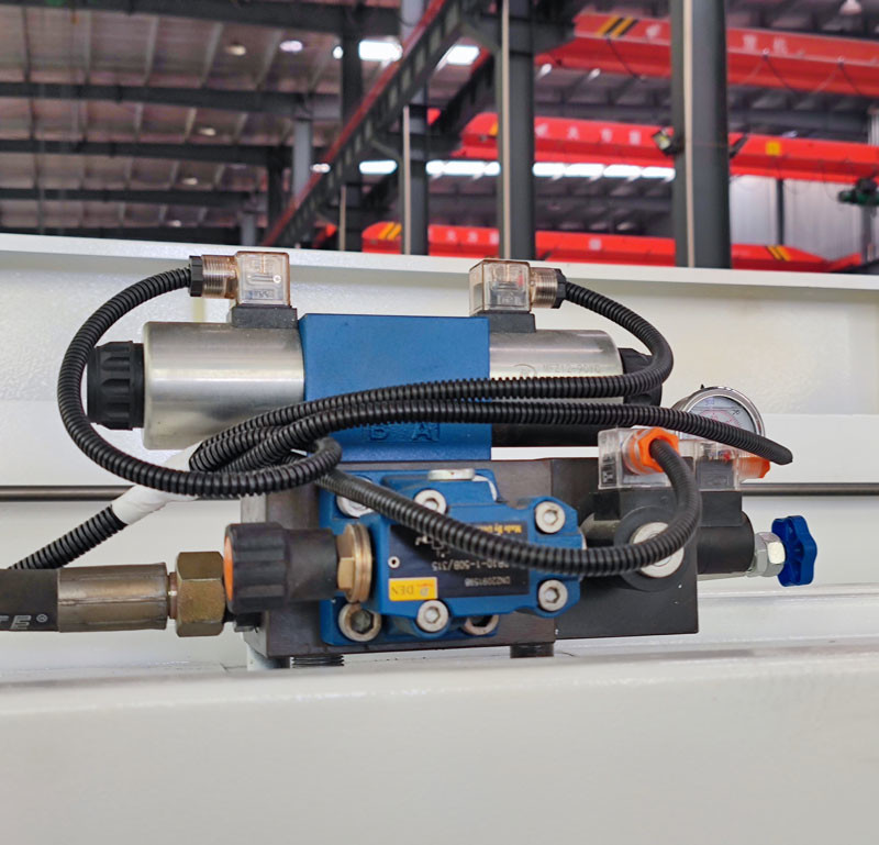 Hydraulic NC Press Brake Big Bending Machine WC67Y-100T3200 With Electric Compensation Device