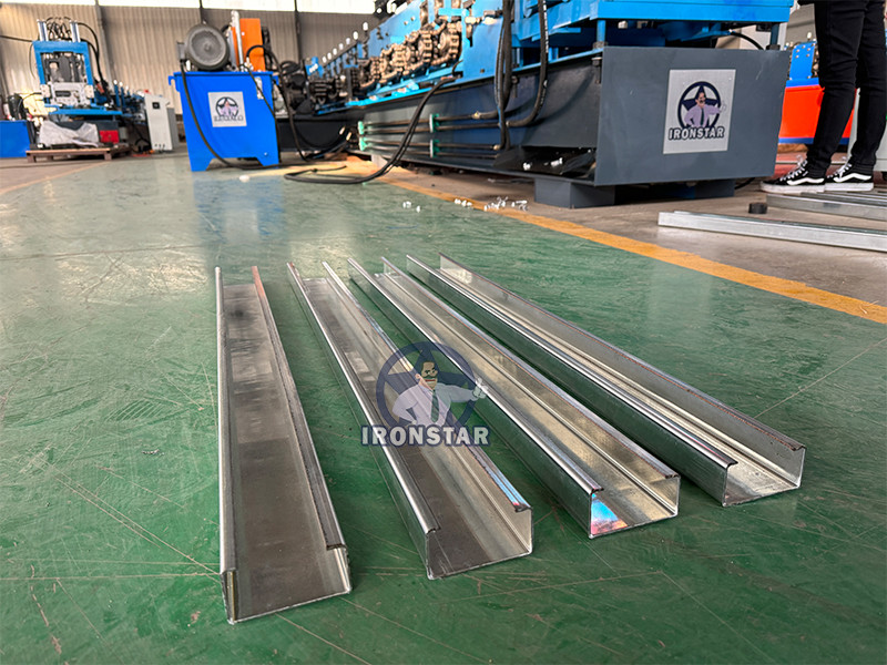 80-300mm automatic size changeable C purlin making machine for Ecuador