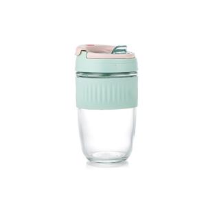 China High Borosilicate Glass Drinking Water Bottles With Silicone Sleeve wholesale