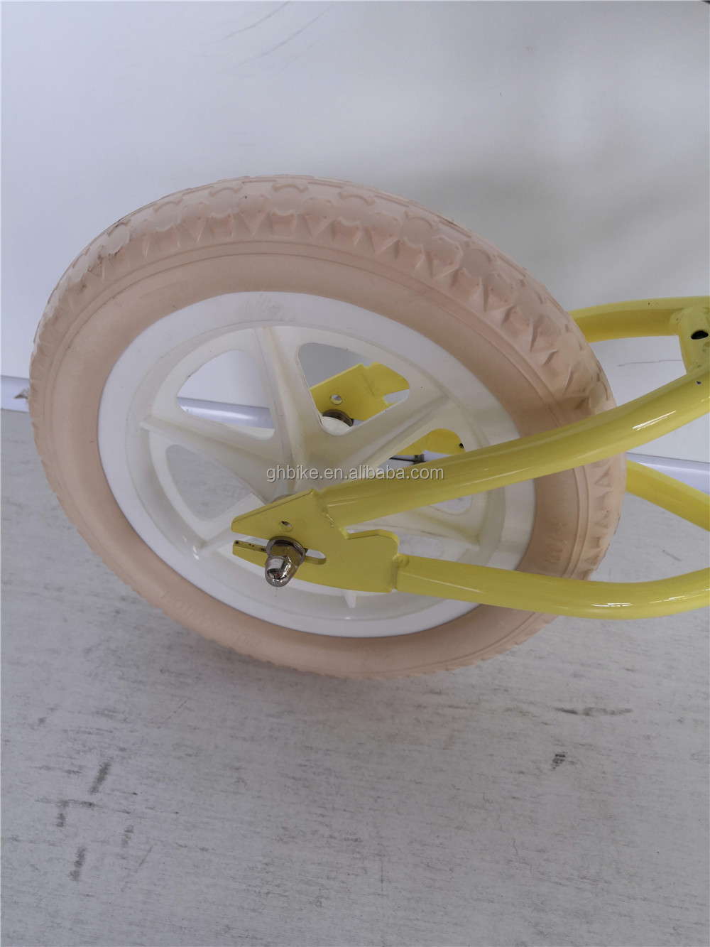 12 Inch Foam Tire Kids' Balance Bike Yellow Color Load Capacity 70kg Front Wicker Basket