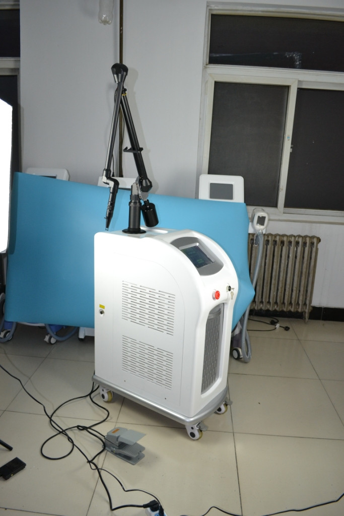 2 Years Warranty Advanced Q Switched Nd Yag Laser 1064 Nm Aluminum