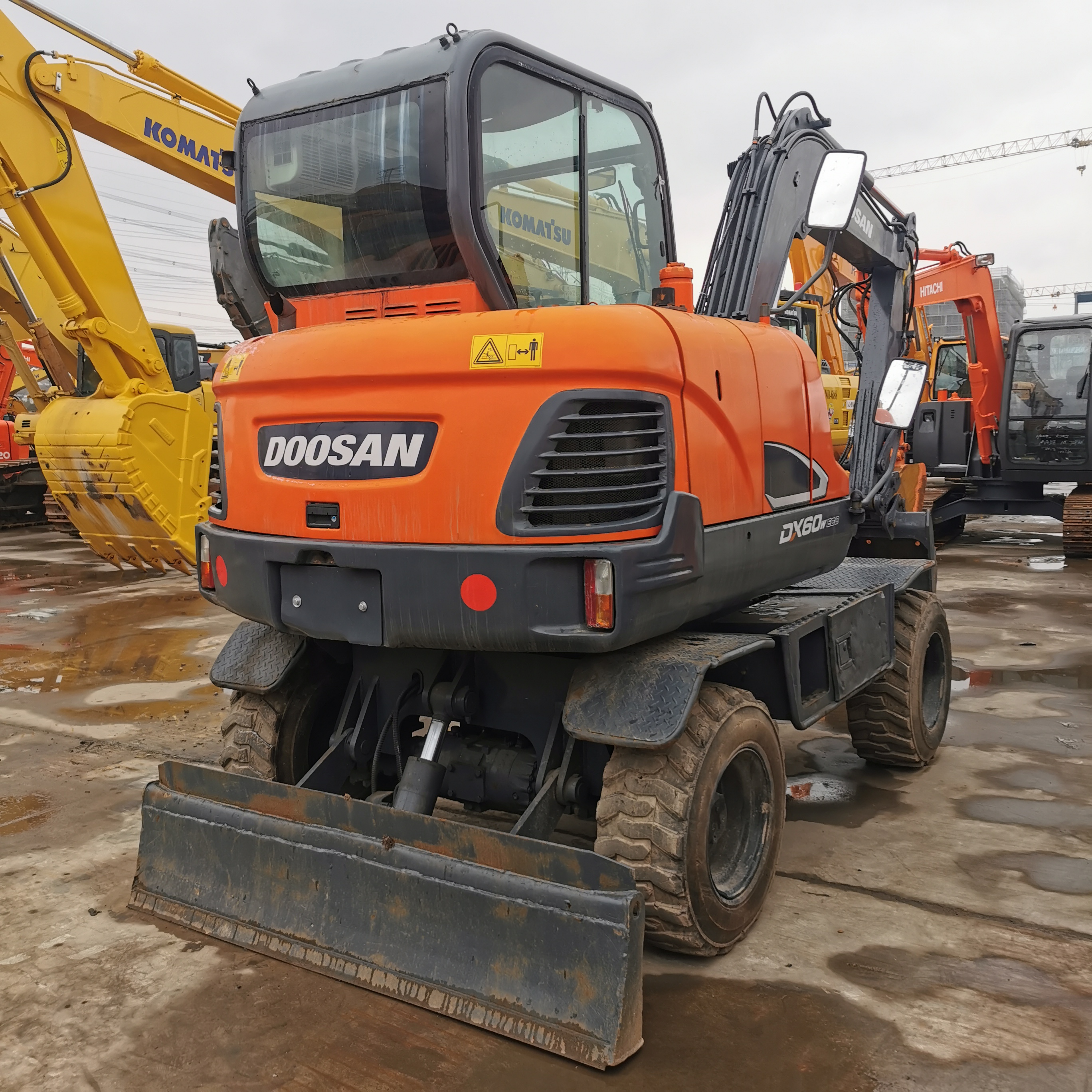 Used Doosan DX60WN Excavator with 0.2 Bucket Capacity in Shanghai Yard Good Condition