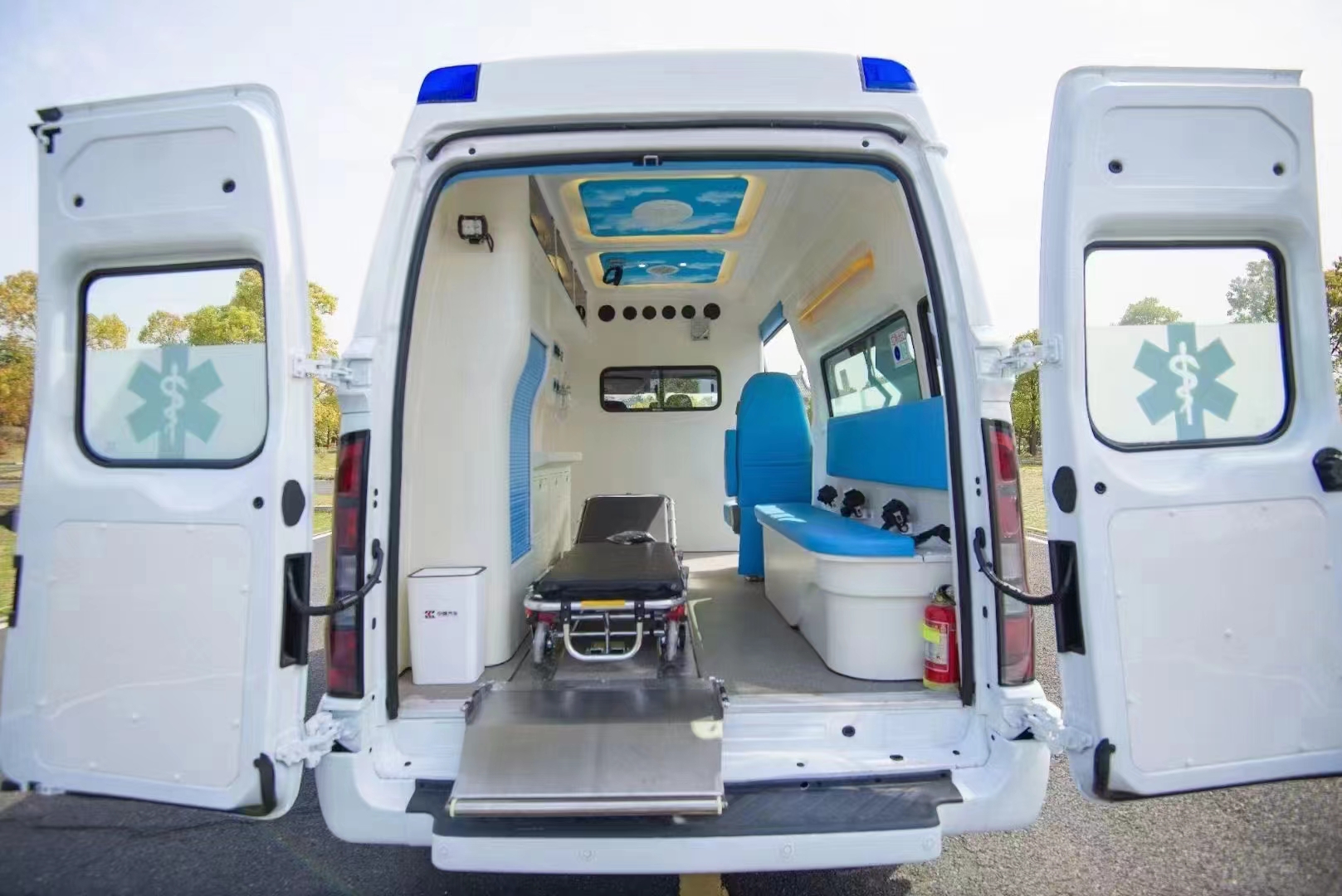 Ambulance to Yota L and Crui Ser Monitor Ambulance 4X4