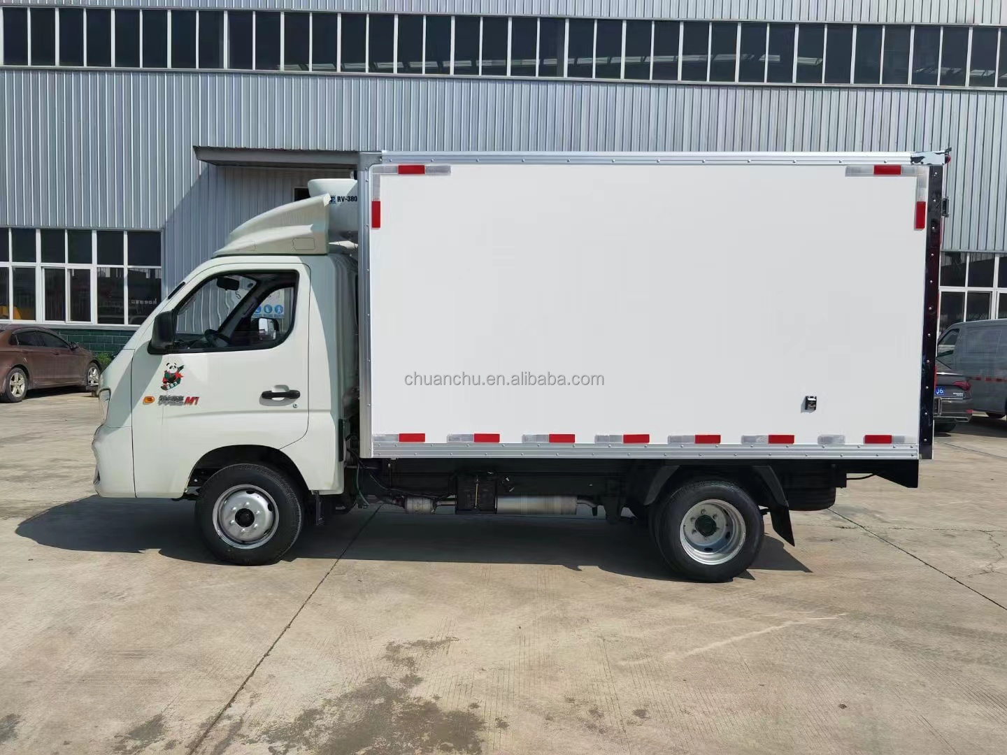 Top Seller 1.5 Ton Refrigerated Van and Truck for Euro 4 Emission Standard Horsepower 150hp Meat Refrigerated Truck Sale