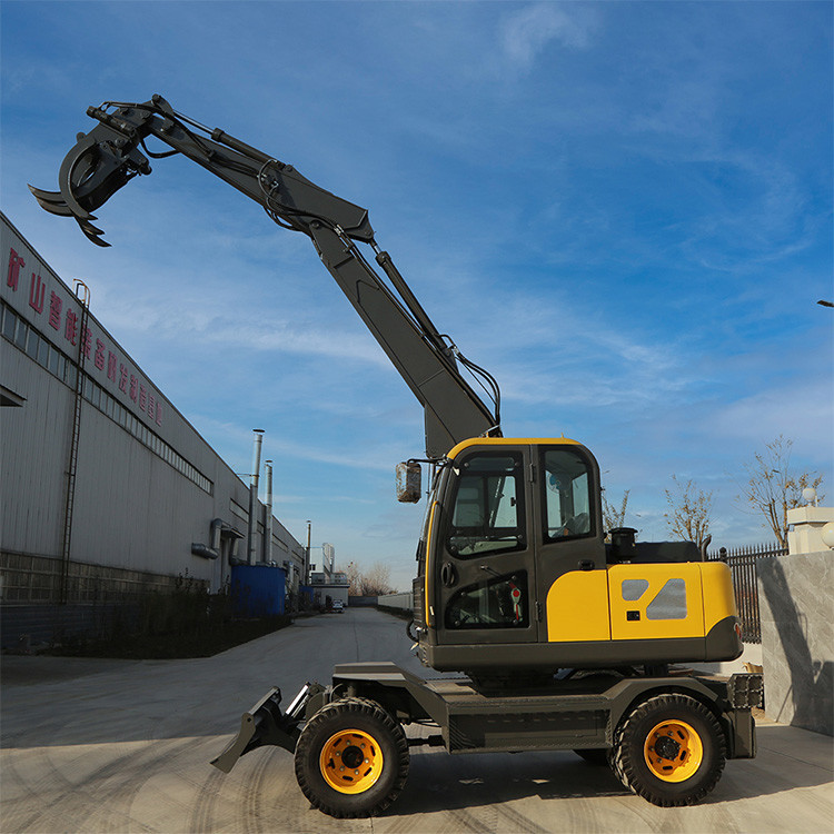 Bucket Large Red Digger Earth-Moving Machinery Large Compact Wheeled Excavator