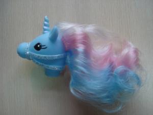 China Custom cartoon plastic mini rainbow horse toy wholesale