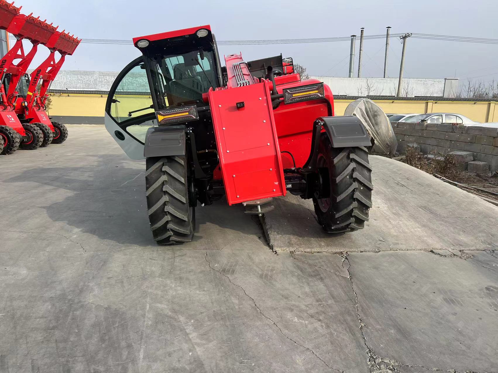 14m Reach 4 Ton Side Loader Forklift Telescopic Handler with Powerful Diesel Engine