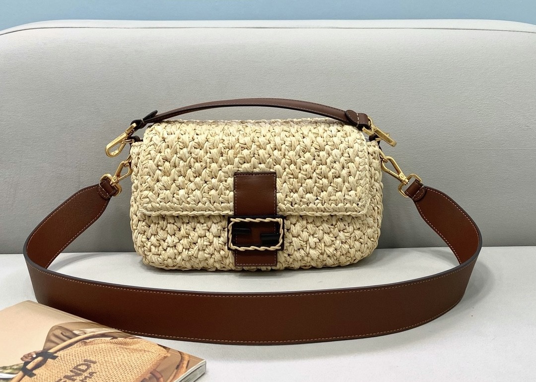 Newest Classic Baguette model Bag Straw Weaving Series Of Pure Hand Woven Handbag Lazy French Style Cross-Body Bag