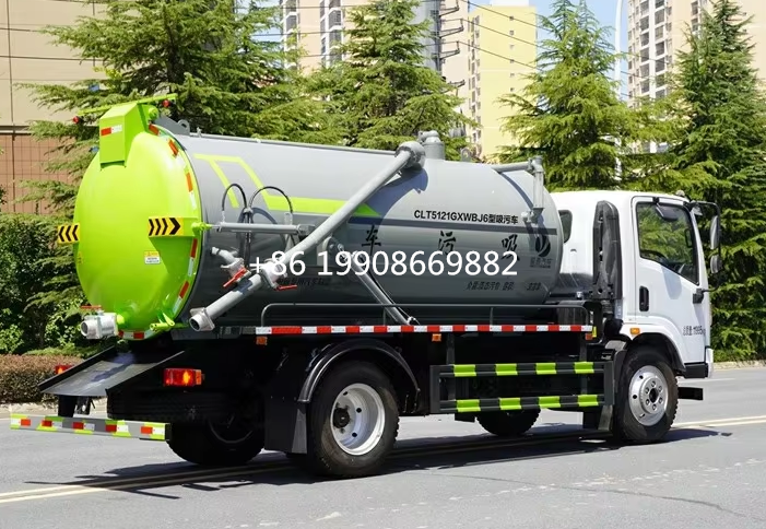 Dongfeng 4x2 Driver 8000L Sewage Suction Truck with Vacuum Pump for Sucking Waste Water Vacuum Sewer Tanker Suction Truck