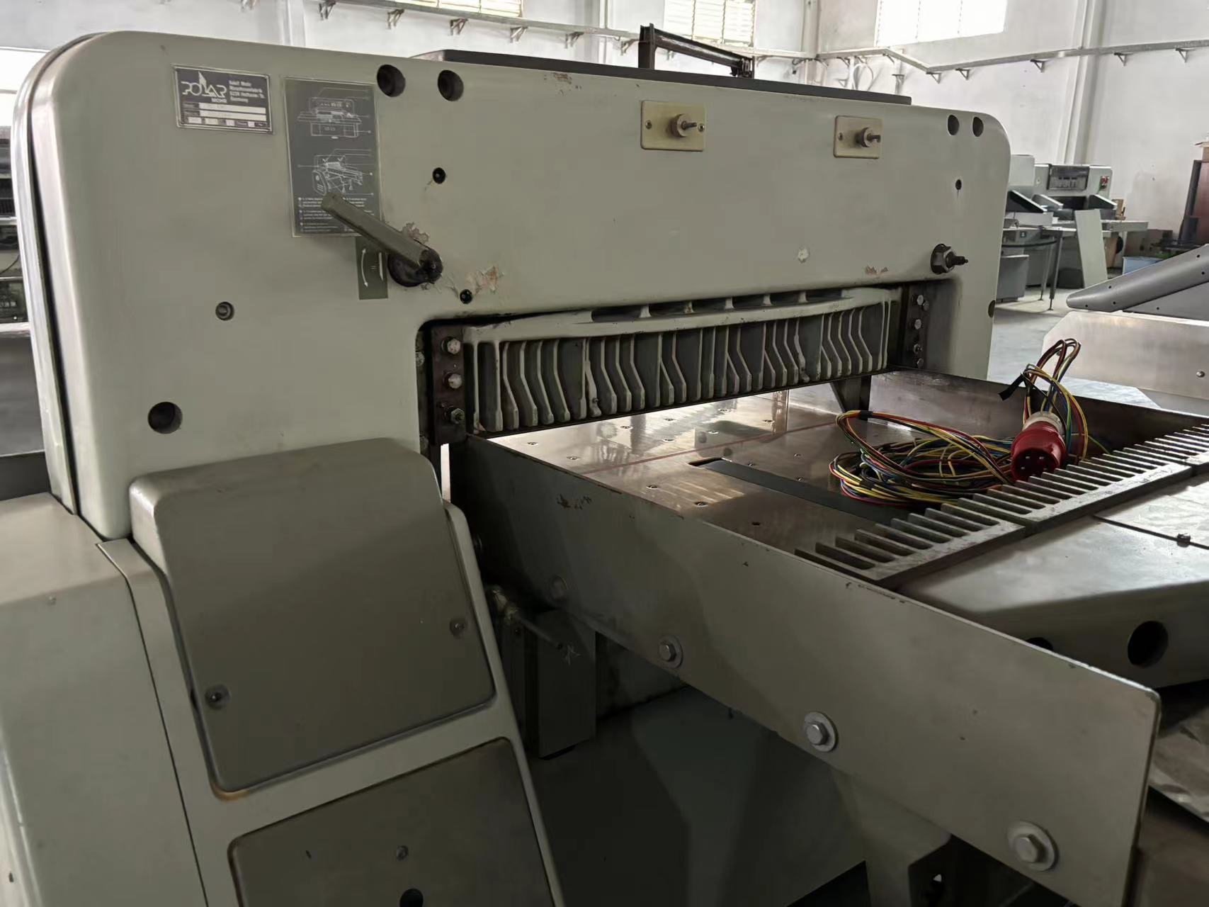 92EM Polar Guillotine 92CM Paper Cutting Machine with Max. Workable Width of 920mm
