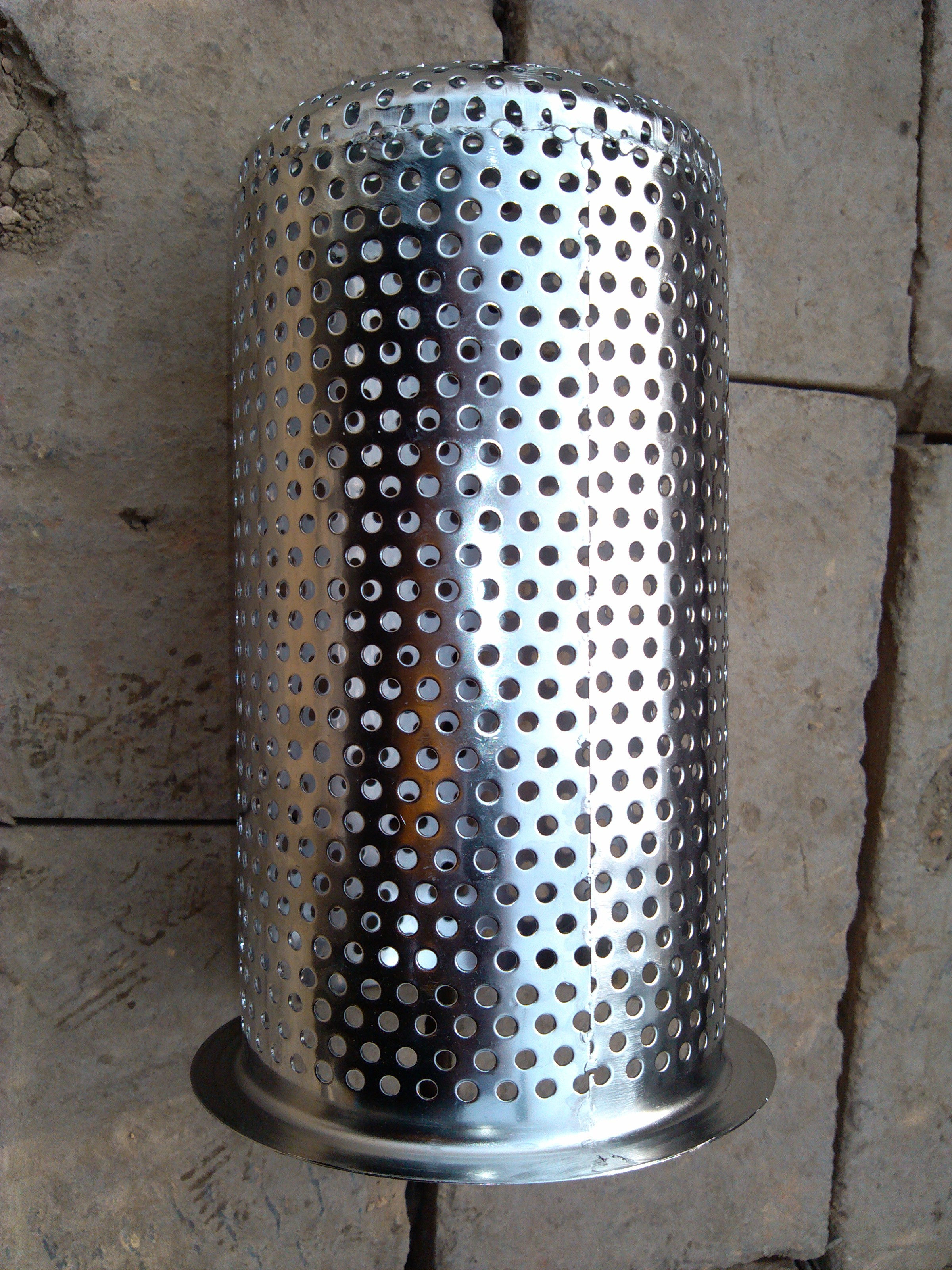 0.4mm Thickness Perforated Wire Mesh Metal Tube 200mm OD Mill Edge