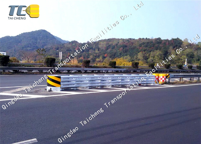 Wear Resistant Quadguard Crash Cushion Anti Collision Pad Redirective Attenuator