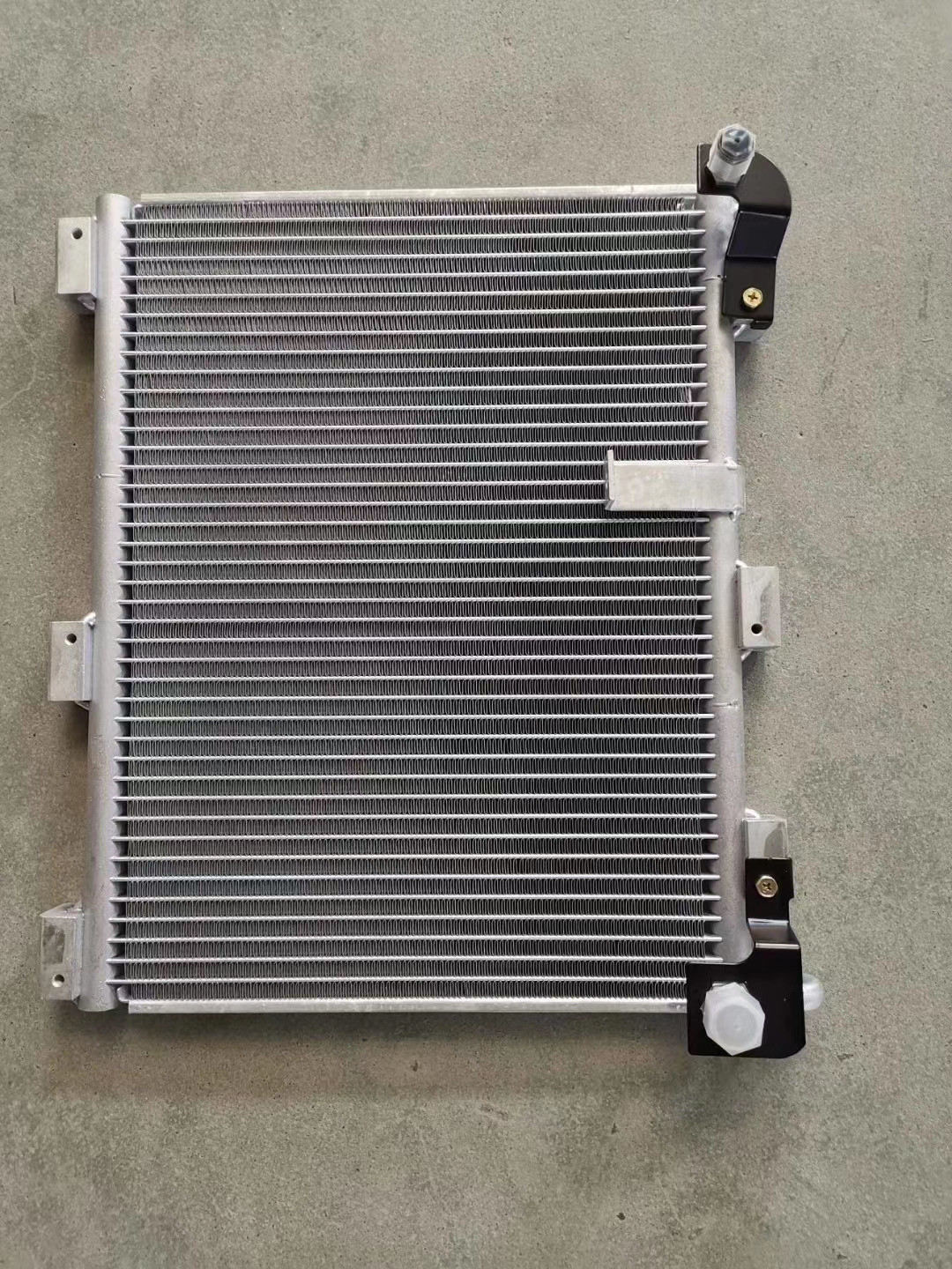 Condenser AC Fit Truck Mitsubishi Fuso Oem 33202m530 Mitsubishi Fuso 2007-2009 Condenser OEM: 33202M530