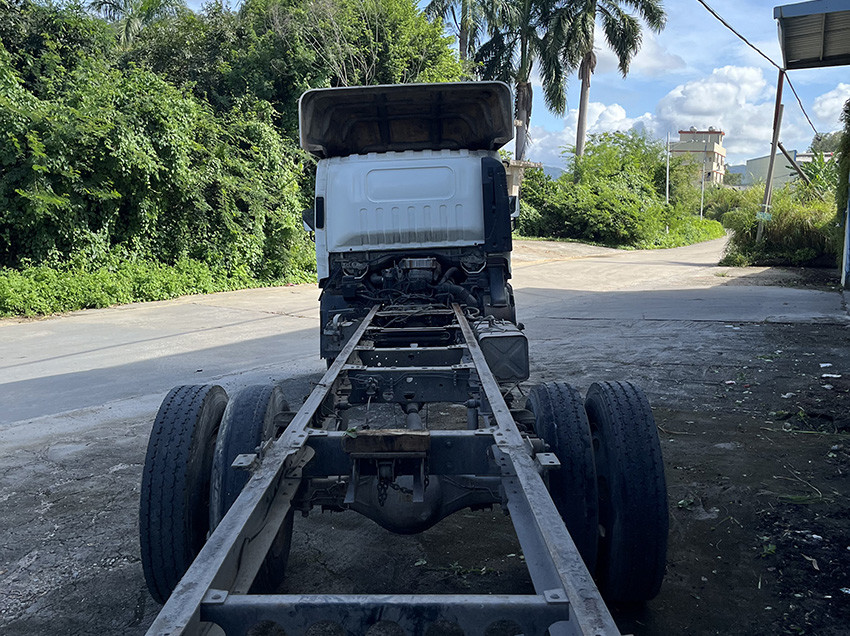 Mid Range Isuzu Used Trucks 4X2 Drive Diesel Second Hand Commercial Truck