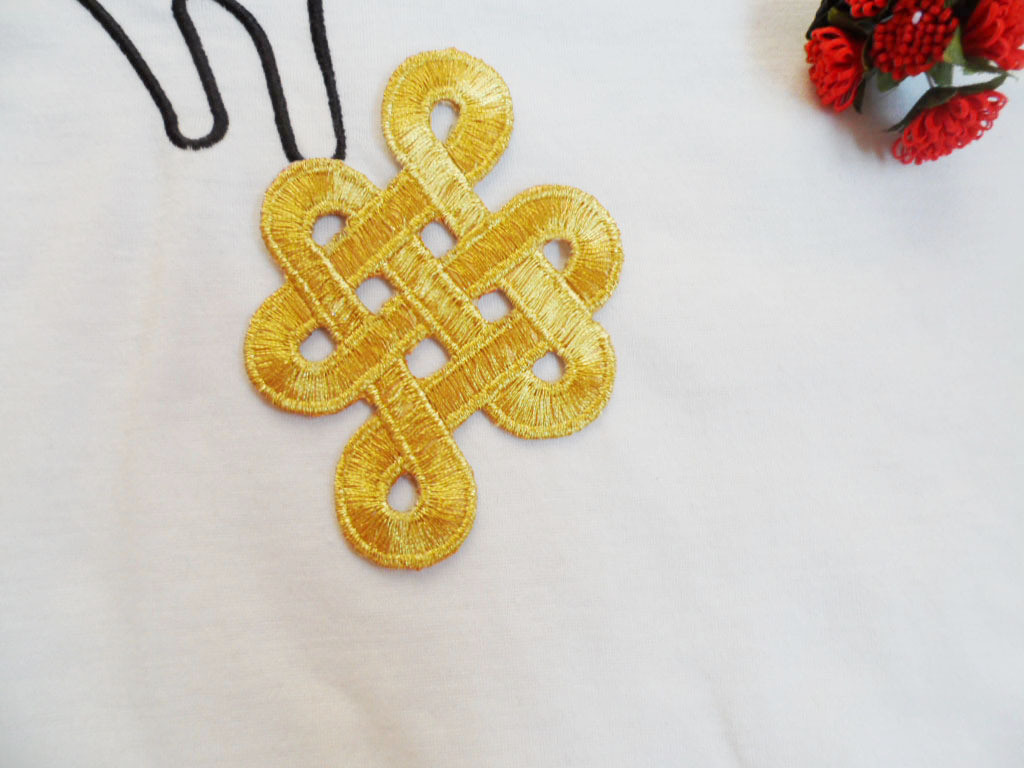 Hot Fix Motif Gold Embroidery Applique as Chinese Knot Picture