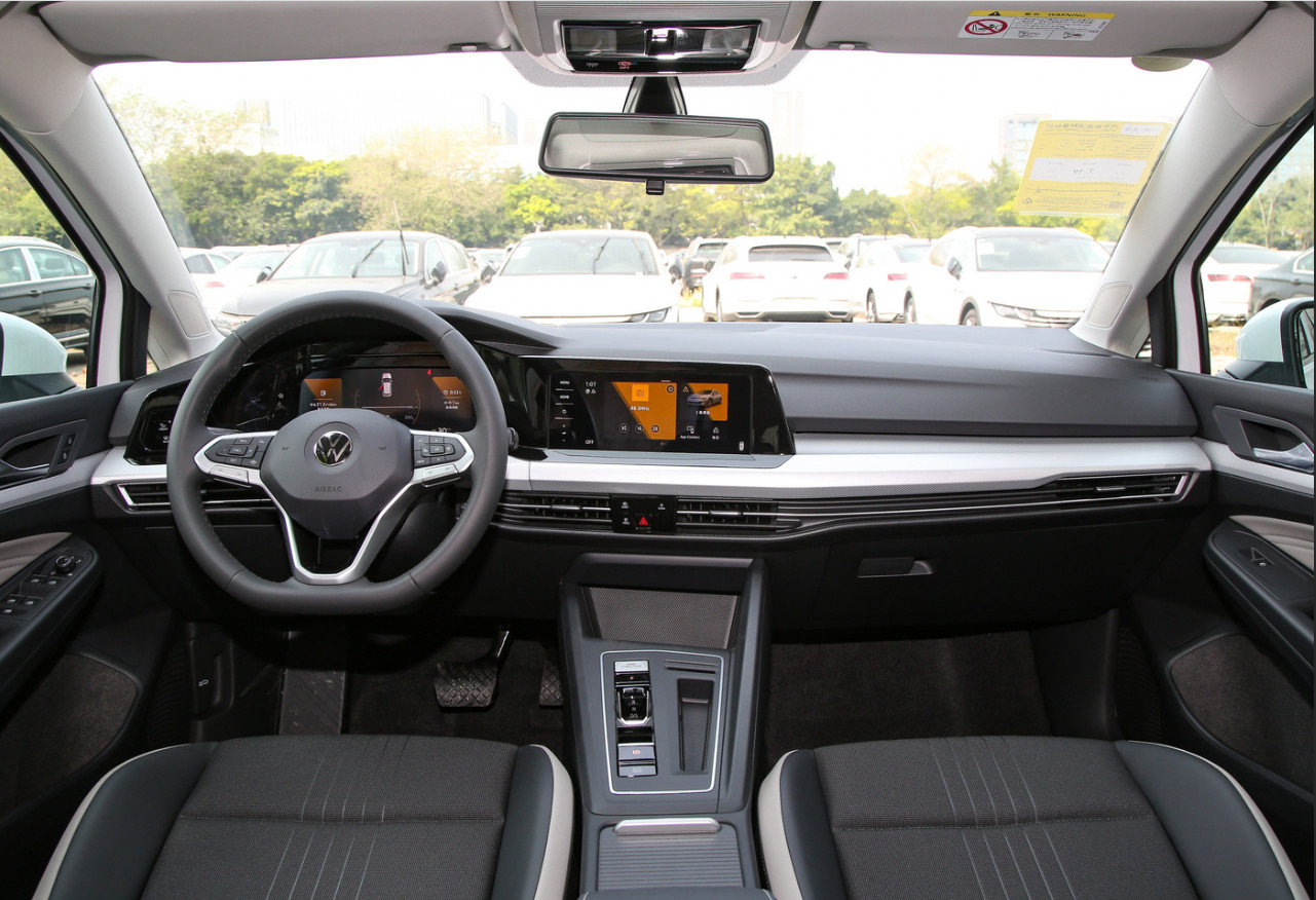 Volkswagen Golf 2023 Gasoline Car White Black Gasoline 110kW 7DCT